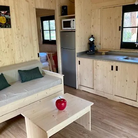Camping Le Pech Charmant Les Eyzies Exterior foto