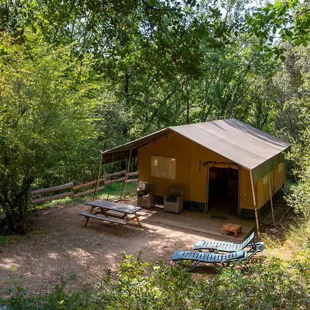 Camping Le Pech Charmant Les Eyzies Exterior foto
