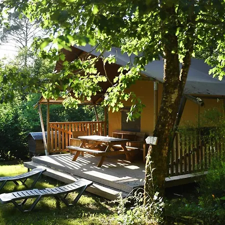 Camping Le Pech Charmant Les Eyzies Exterior foto