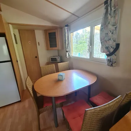 Camping Le Pech Charmant Les Eyzies Exterior foto