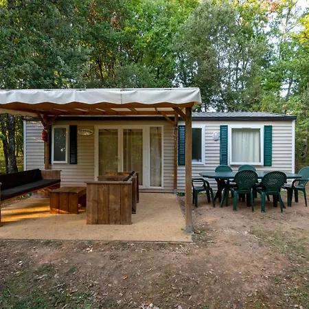 Camping Le Pech Charmant Les Eyzies Exterior foto