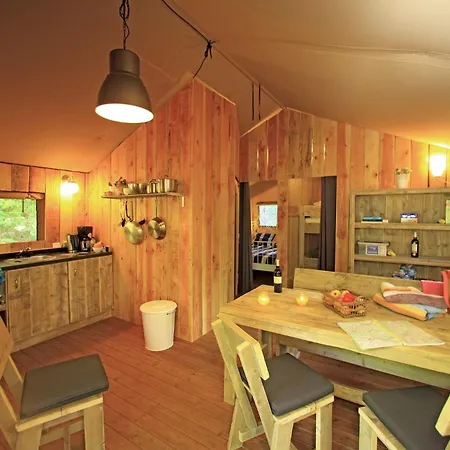 Camping Le Pech Charmant Les Eyzies Exterior foto