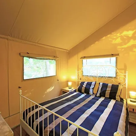 Camping Le Pech Charmant Les Eyzies Exterior foto