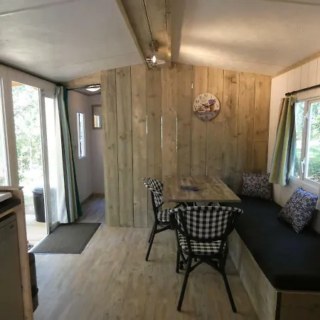 Camping Le Pech Charmant Les Eyzies Exterior foto