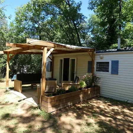 Camping Le Pech Charmant Les Eyzies Exterior foto