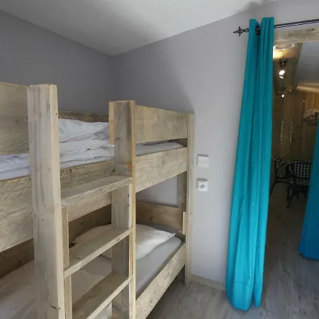 Camping Le Pech Charmant Les Eyzies Exterior foto