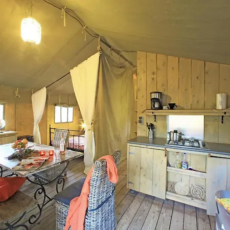 Camping Le Pech Charmant Les Eyzies Exterior foto