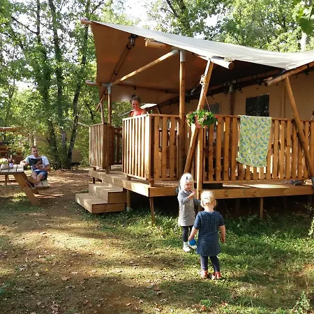 Camping Le Pech Charmant Les Eyzies Exterior foto