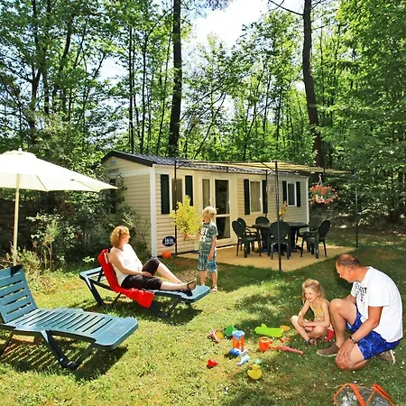 Camping Le Pech Charmant Les Eyzies Exterior foto
